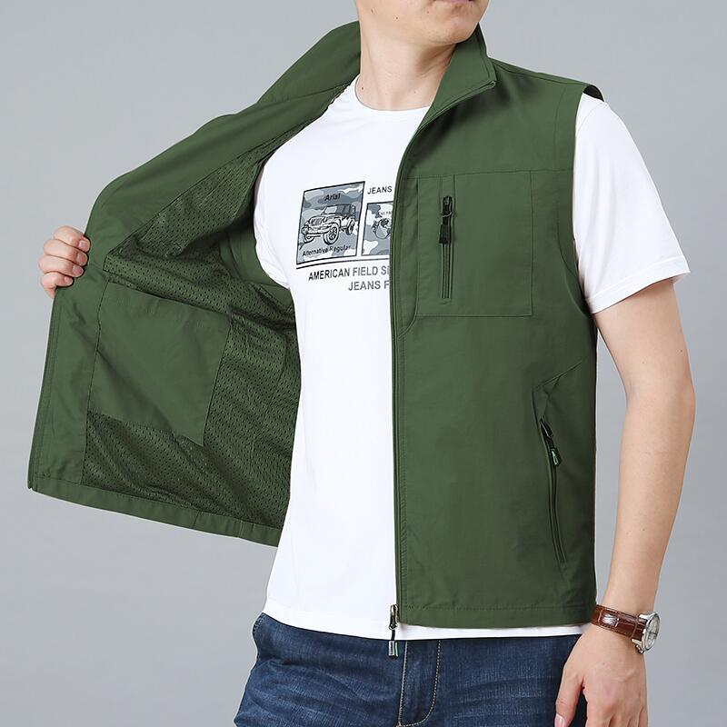 Men's Lightweight Multifunctional Outdoor Vest with Zipper Pockets and Stand Collar Mune Fashion