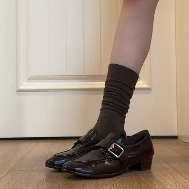 Women’s loafer with polished finish, decorative metal buckle and low block heel Mune Fashion