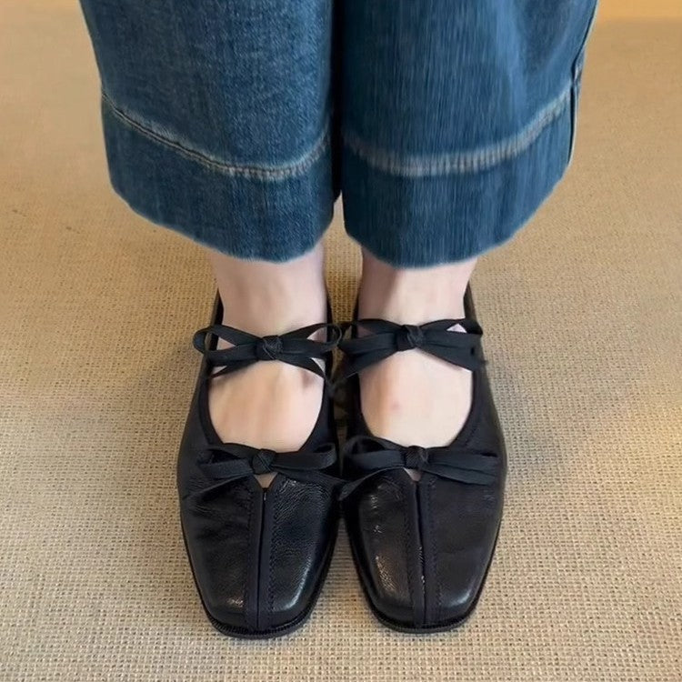Elegant Women's Ballet Flats with Fashionable Straps and Comfortable Fit
