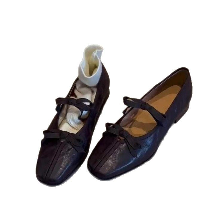 Elegant Women's Ballet Flats with Fashionable Straps and Comfortable Fit