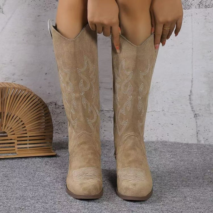 Ladies Western boots made of suede with decorative embroidery, side zipper, and mid-high block heel Mune Fashion