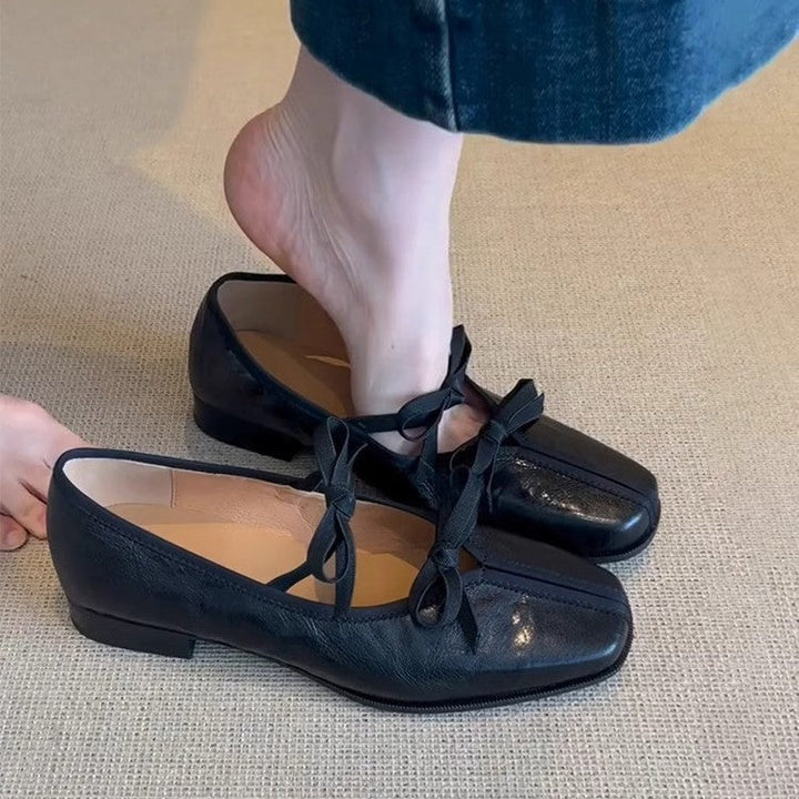 Elegant Women's Ballet Flats with Fashionable Straps and Comfortable Fit
