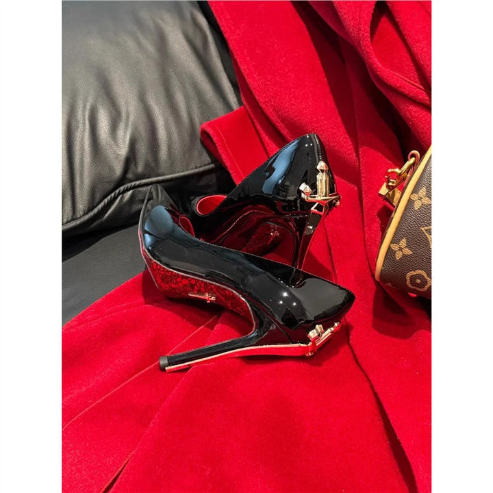 Damen Elegante Lack-Pumps mit spitzer Spitze, Stiletto-Absatz und dekorativem Fersenriemen Mune Fashion