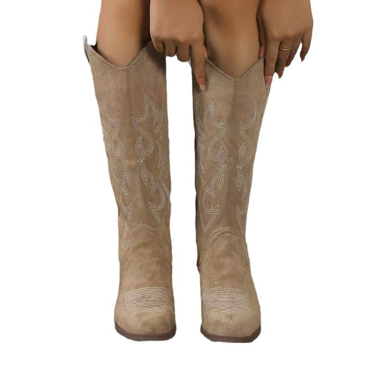 Ladies Western boots made of suede with decorative embroidery, side zipper, and mid-high block heel Mune Fashion