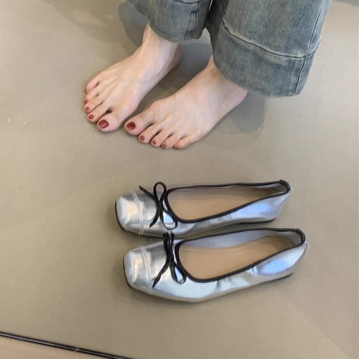 Elegant Ballet Flats with Bow Detail