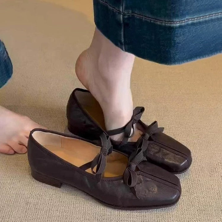 Elegant Women's Ballet Flats with Fashionable Straps and Comfortable Fit
