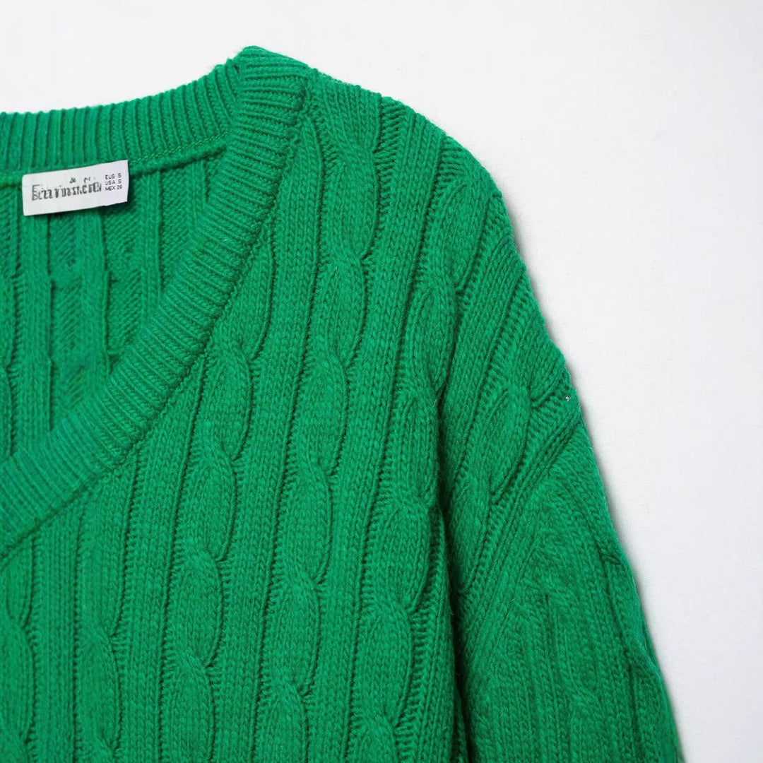 Women's Chunky Knit Cable Knit Sweater with V-Neck and Short Boxy Cut Mune Fashion