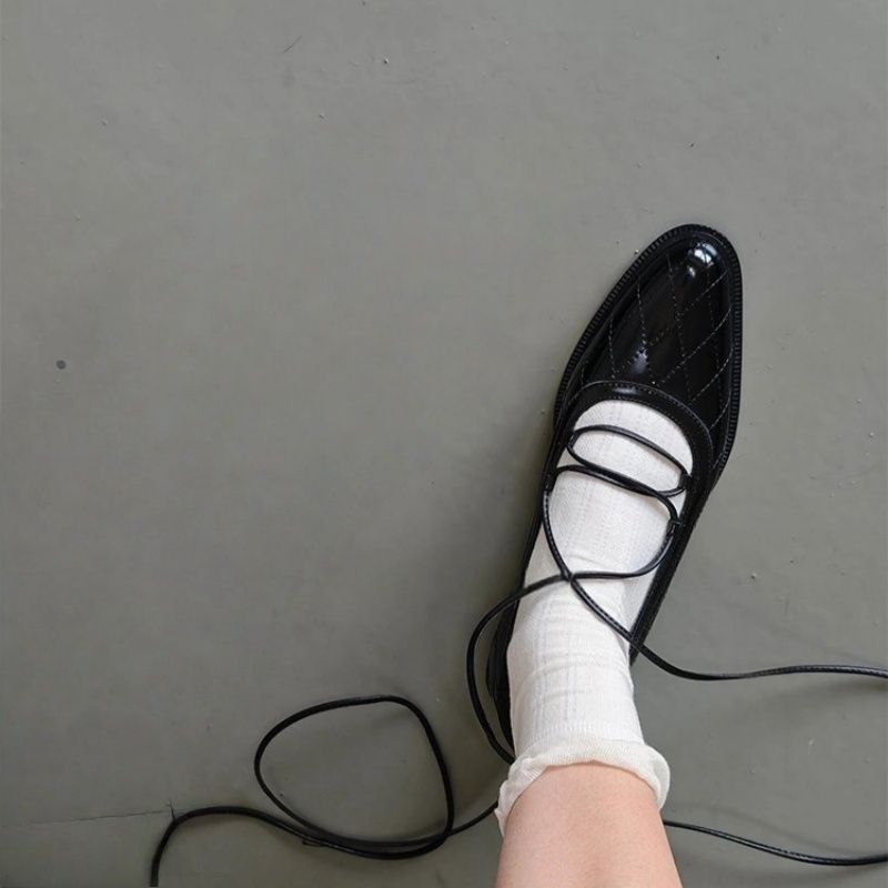 Women's Patent Leather Shoes with Refined Lacing