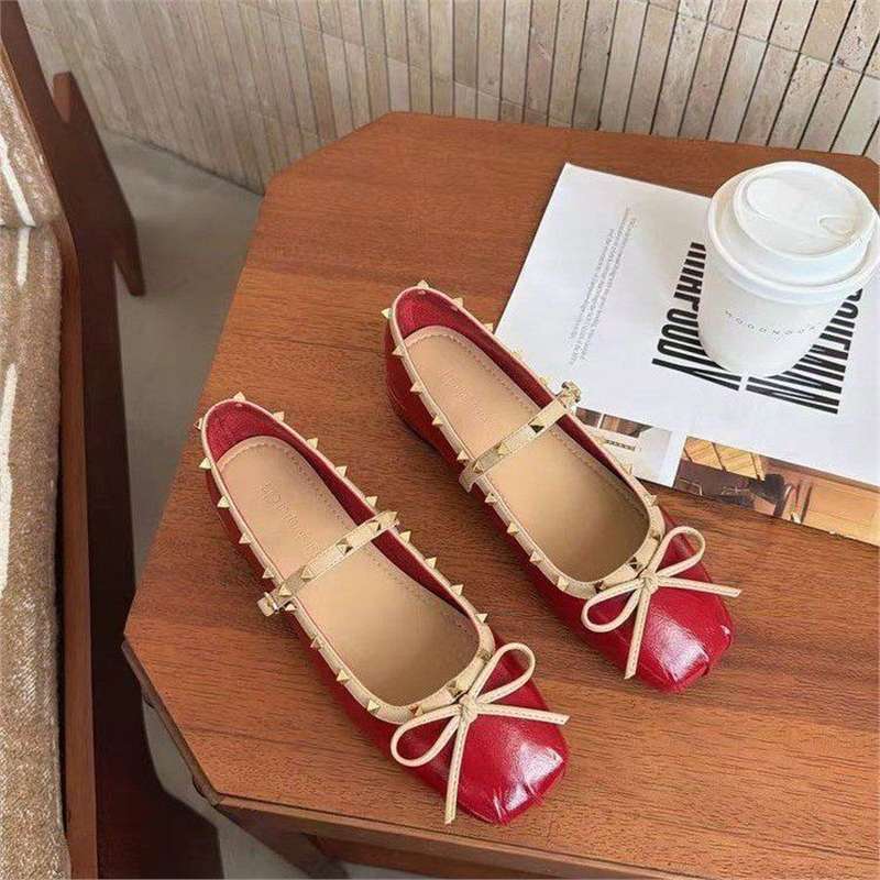 Damen Ballerina mit quadratischer Zehenbox, Nietenbesetztem Rand und verstellbarem Mary‑Jane Riemchen Mune Fashion