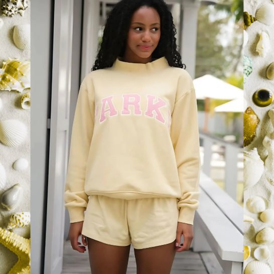 Women Cozy Leisure Set with Oversized Cropped Sweatshirt and Elastic Cotton Shorts Mune Fashion