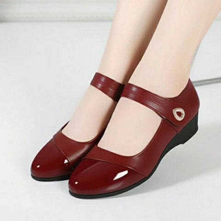 Women's Ballet Flats with Strap and Pointed Toe