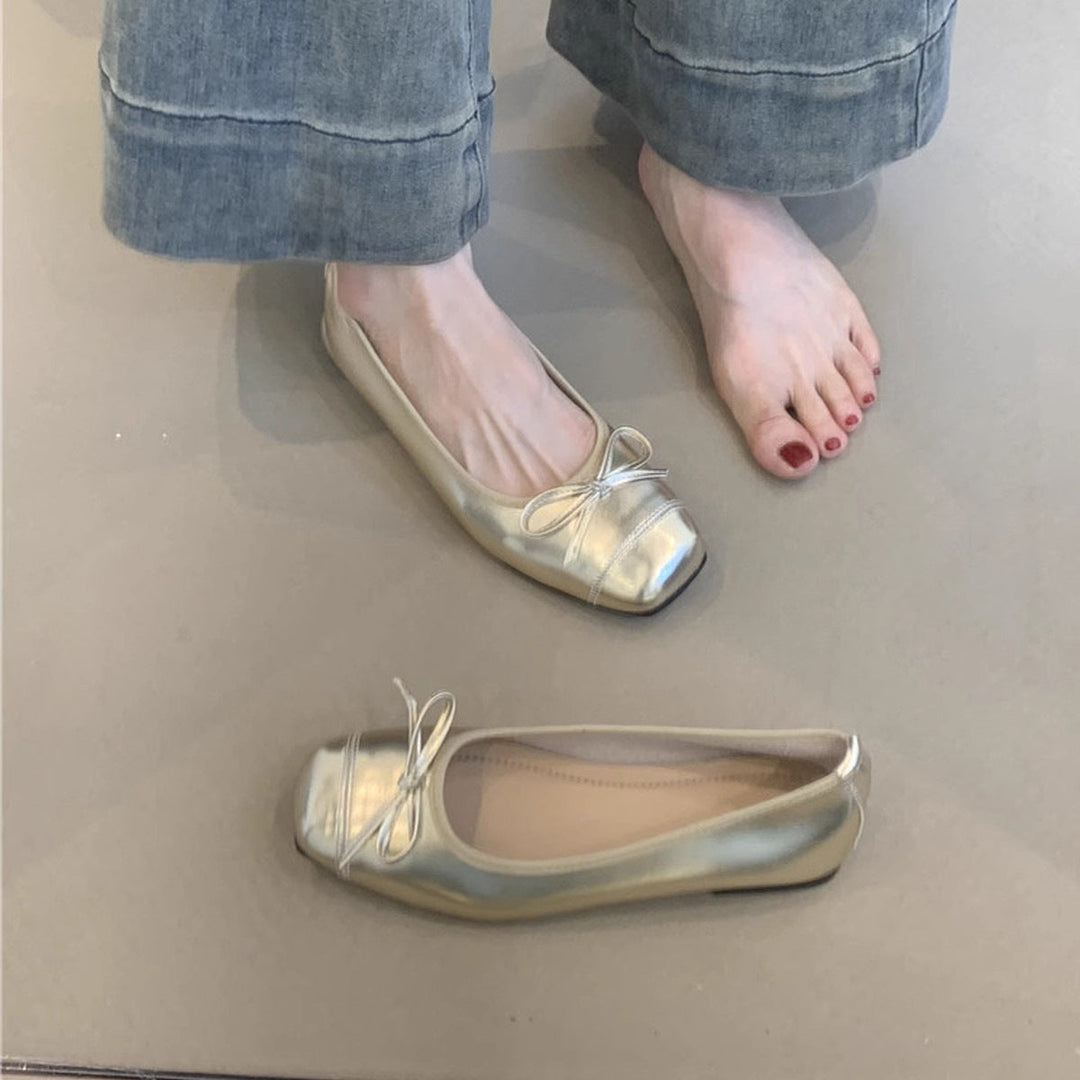 Elegant Ballet Flats with Bow Detail