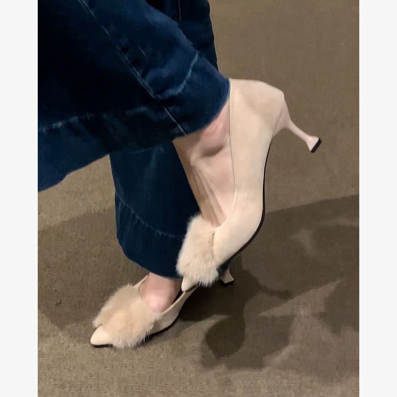 Women pointed toe mules in velvet look with fur pompom and shaped kitten heel Mune Fashion