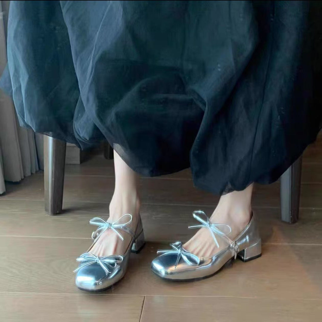 Elegant Women's Ballet Flats with Glossy Finish and Bow Detail