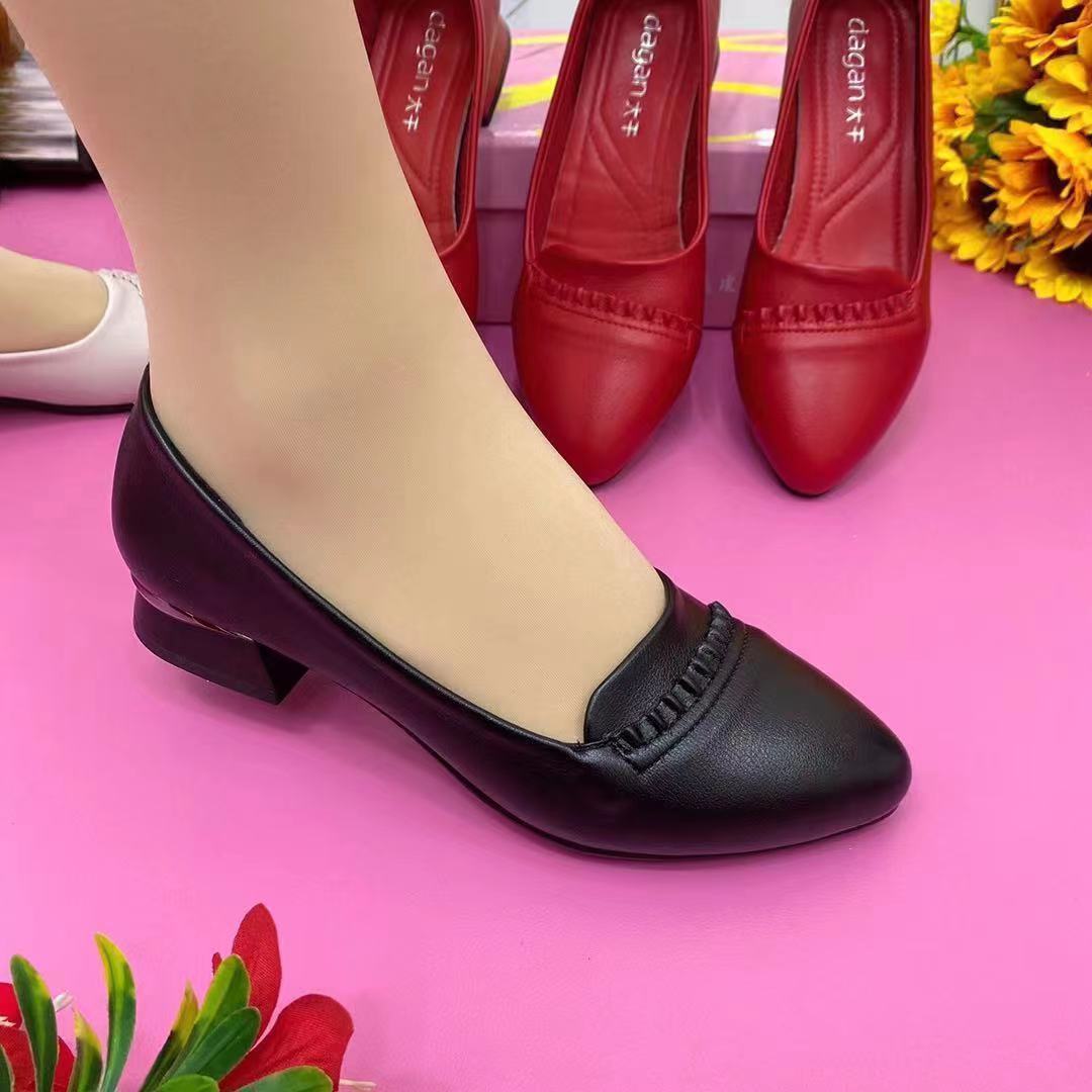 Women's Elegant Ballet Flats with Subtle Heel