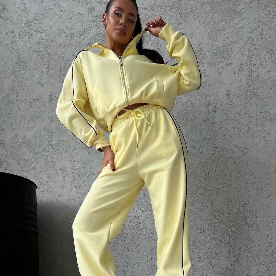 Women's casual sweatset with stand-up collar zip cropped jacket and high-waisted flared pants Mune Fashion