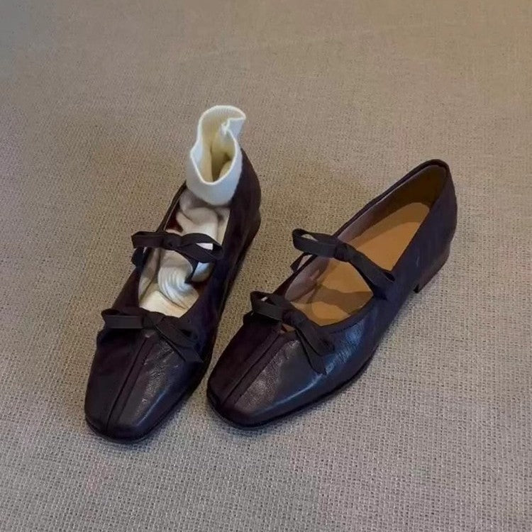 Elegant Women's Ballet Flats with Fashionable Straps and Comfortable Fit