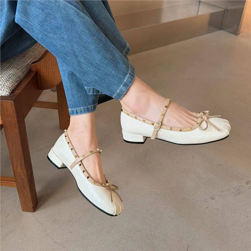 Damen Ballerina mit quadratischer Zehenbox, Nietenbesetztem Rand und verstellbarem Mary‑Jane Riemchen Mune Fashion